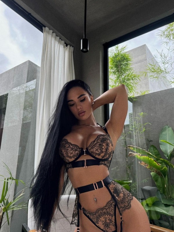 Снежана привлекательная девушка из Димитровграда цена от 6000 руб